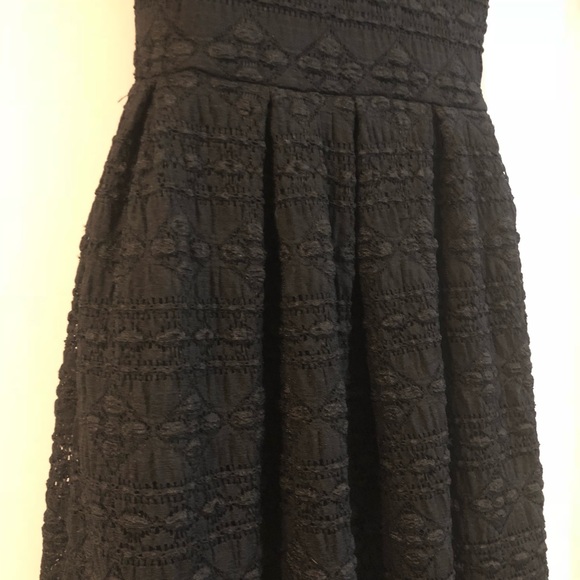 Sleeveless Little Black Dress - Picture 3 of 3